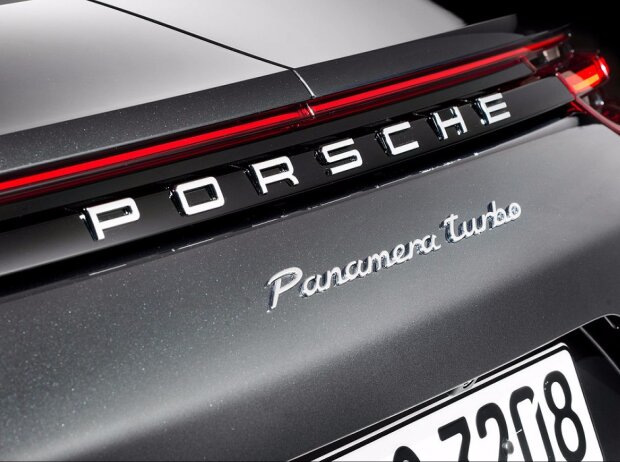 Porsche Panamera: Der Lichtbalken wird in Zukunft alle neuen Porsche zieren