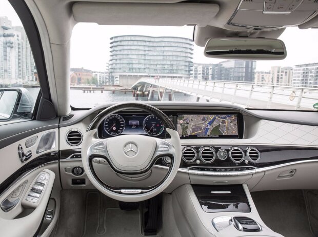 Cockpit des Mercedes-Benz S 500 