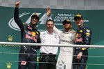 Lewis Hamilton (Mercedes), Daniel Ricciardo (Red Bull) und Max Verstappen (Red Bull) 