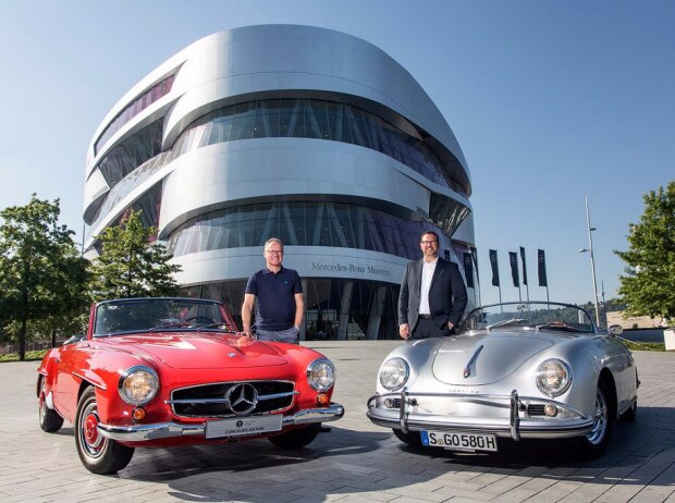 Christian Boucke, Leiter Mercedes-Benz Classic (li.) mit Mercedes-Benz 190 SL und Achim Stejskal, Leiter Porsche Museum (re.) mit Porsche 356 vor dem Mercedes-Benz Museum Christian Boucke, Leiter Mercedes-Benz Classic (li.) mit Mercedes-Benz 190 SL und Achim Stejskal, Leiter Porsche Museum (re.) mit Porsche 356 vor dem Mercedes-Benz Museum