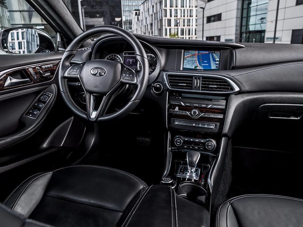 Cockpit des Inifiniti QX30