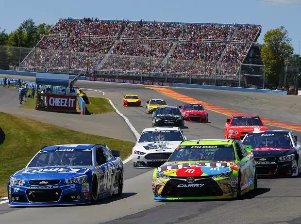 Kyle Busch, Jimmie Johnson Titel-Bild zur News: Kyle Busch, Jimmie Johnson