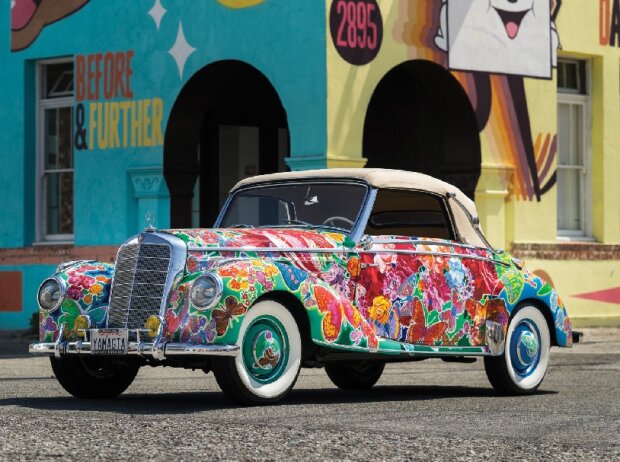 1952 - Mercedes-Benz 220 Cabriolet A Rose Garden