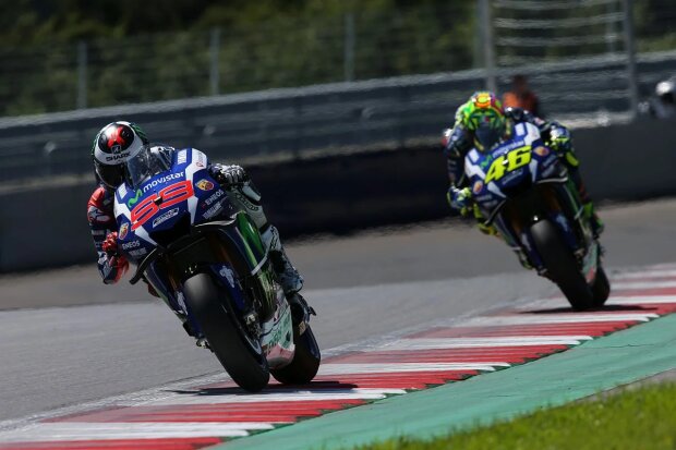  ~Jorge Lorenzo vor Valentino Rossi (Yamaha) ~          