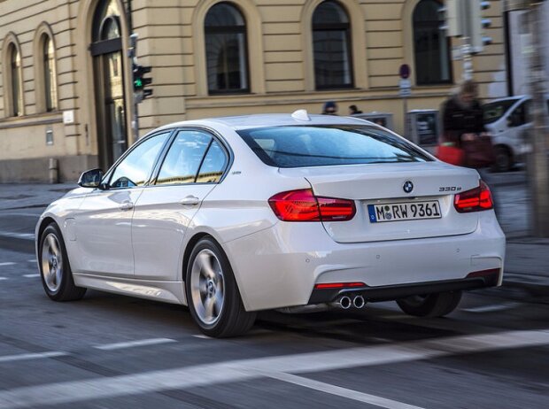 BMW 330e