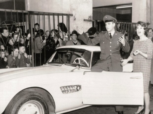 BMW 507: Soldat Elvis Presley und ein 507.