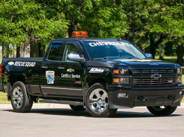 Chevrolet Silverado als Servicewagen für Woodward Dream Cruise Chevrolet Silverado als Servicewagen für Woodward Dream Cruise