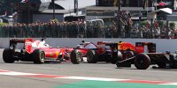 Bild zum Inhalt: Ferrari vs. Verstappen: Streit um Schuldfrage beim Start-Crash