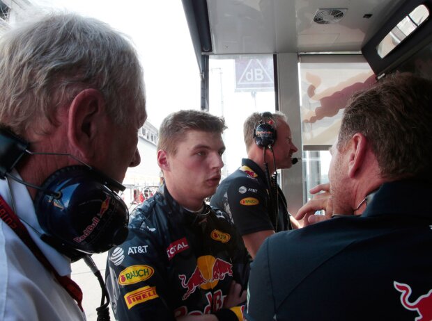 Helmut Marko, Max Verstappen, Christian Horner Helmut Marko, Max Verstappen, Christian Horner