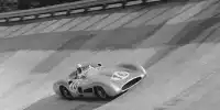 Stirling Moss im Stromlinien-Mercedes in Monza 1955