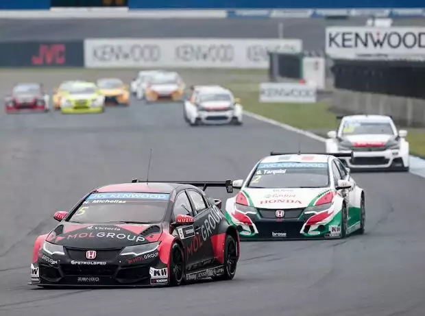 Norbert Michelisz auf der Rennstrecke Titel-Bild zur News: Norbert Michelisz auf der Rennstrecke