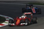 Sebastian Vettel (Ferrari) und Pascal Wehrlein (Manor) 