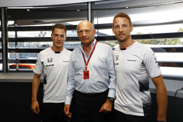 Ron Dennis Stoffel Vandoorne Jenson Button McLaren McLaren Honda F1 ~Ron Dennis, Stoffel Vandoorne und Jenson Button (McLaren) ~ Ron Dennis Stoffel Vandoorne Jenson Button McLaren McLaren Honda F1 ~Ron Dennis, Stoffel Vandoorne und Jenson Button (McLaren) ~