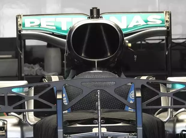 Heckflügel des Mercedes F1 W07 Hybrid Titel-Bild zur News: Heckflügel des Mercedes F1 W07 Hybrid