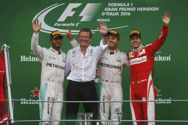 Nico Rosberg Lewis Hamilton Sebastian Vettel Ferrari Scuderia Ferrari F1Mercedes Mercedes AMG Petronas Formula One Team F1 ~Nico Rosberg (Mercedes), Lewis Hamilton (Mercedes) und Sebastian Vettel (Ferrari) ~ 