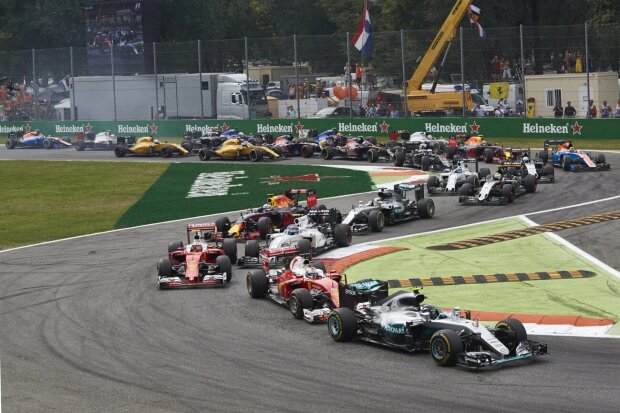 Nico Rosberg Sebastian Vettel Kimi Räikkönen Valtteri Bottas Daniel Ricciardo Lewis Hamilton Ferrari Scuderia Ferrari F1Williams Williams Martini Racing F1Red Bull Red Bull Racing F1Mercedes Mercedes AMG Petronas Formula One Team F1 ~Nico Rosberg (Mercedes), Sebastian Vettel (Ferrari), Kimi Räikkönen (Ferrari), Valtteri Bottas (Williams), Daniel Ricciardo (Red Bull) und Lewis Hamilton (Mercedes) ~ Nico Rosberg Sebastian Vettel Kimi Räikkönen Valtteri Bottas Daniel Ricciardo Lewis Hamilton Ferrari Scuderia Ferrari F1Williams Williams Martini Racing F1Red Bull Red Bull Racing F1Mercedes Mercedes AMG Petronas Formula One Team F1 ~Nico Rosberg (Mercedes), Sebastian Vettel (Ferrari), Kimi Räikkönen (Ferrari), Valtteri Bottas (Williams), Daniel Ricciardo (Red Bull) und Lewis Hamilton (Mercedes) ~