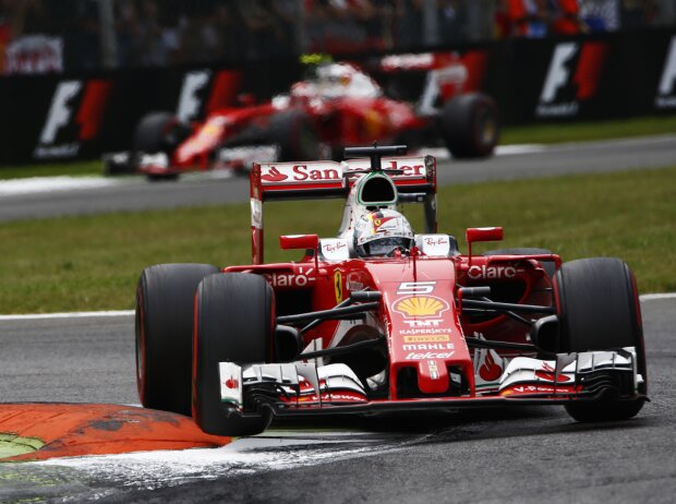Sebastian Vettel, Kimi Räikkönen Sebastian Vettel, Kimi Räikkönen