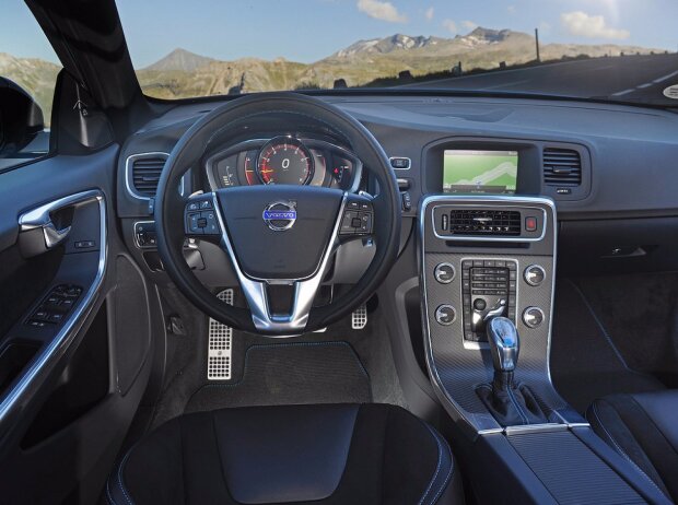 Cockpit des Volvo V60 Polestar 2016