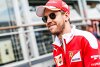 Bild zum Inhalt: Weltmeister unter sich: Villeneuve interviewt Vettel