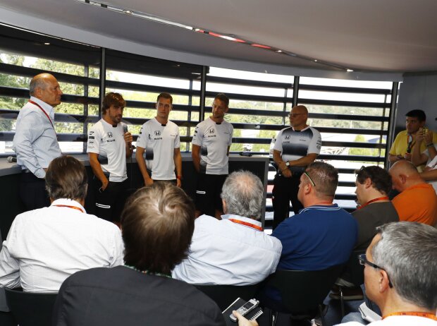 Ron Dennis, Fernando Alonso, Stoffel Vandoorne, Jenson Button Ron Dennis, Fernando Alonso, Stoffel Vandoorne, Jenson Button