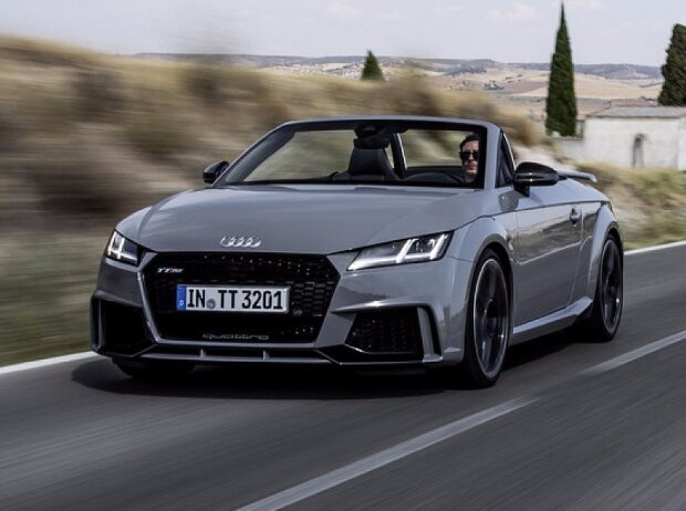  Audi TT RS Roadster 