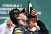 Bild zum Inhalt: Daniel Ricciardo: Warum er Schampus aus dem Schuh trinkt