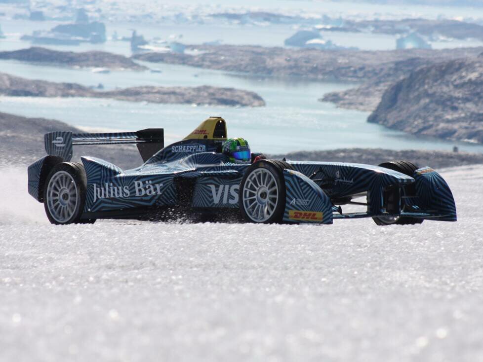 Lucas di Grassi hat ein ganz besonderes Erlebnis hinter sich. Der Formel-E-Pilot durfte mit einem speziell umgerüsteten Boliden der Elektroserie in der Arktis fahren. Durch das Event, bei dem spektakuläre Bilder entstanden, möchte die Serie auf die Eissch