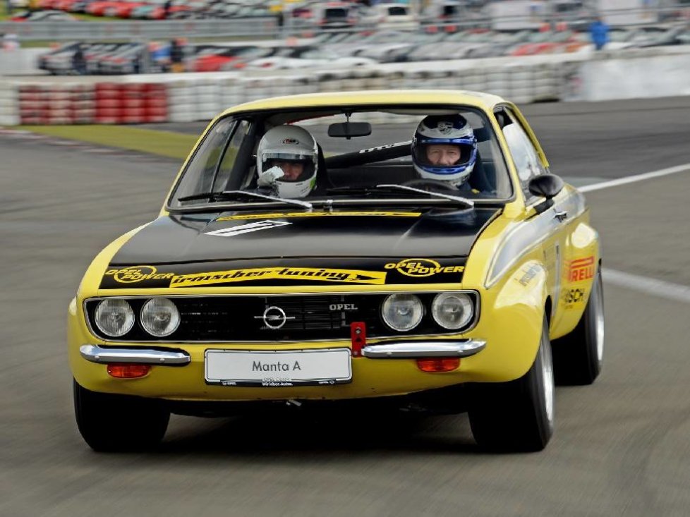 Opel lässt beim AvD-Oldtimer-Grand-Prix die Tourenwagen von Manta A (Foto mit Walter Röhrl am Steuer) bis Astra TCR los