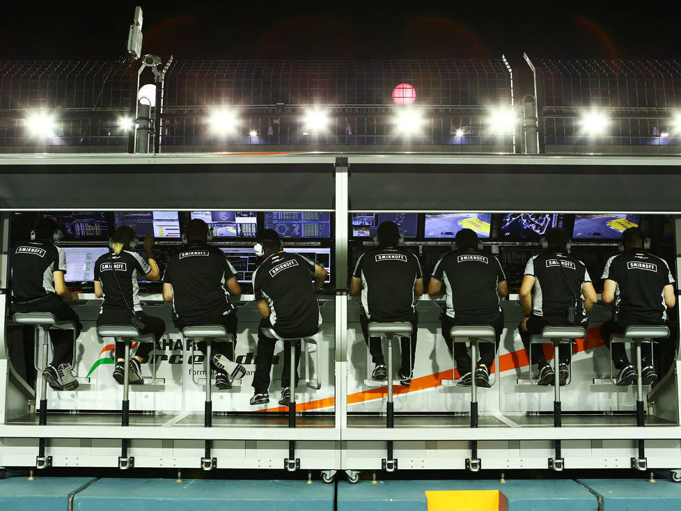 Force-India-Kommandostand