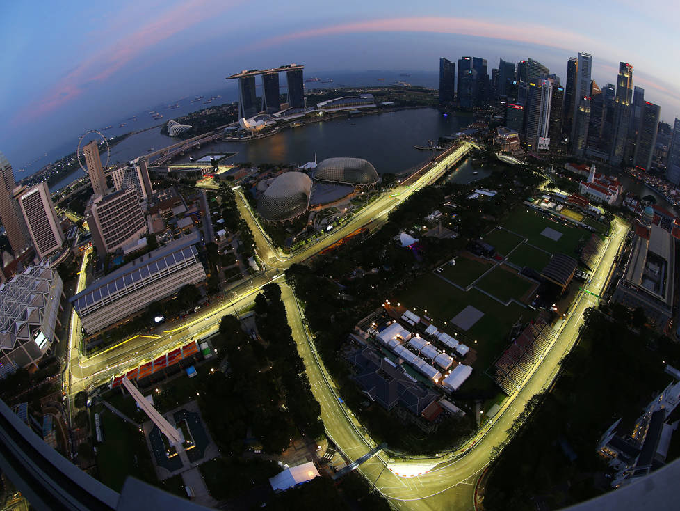 Skyline von Singapur mit Formel-1-Strecke