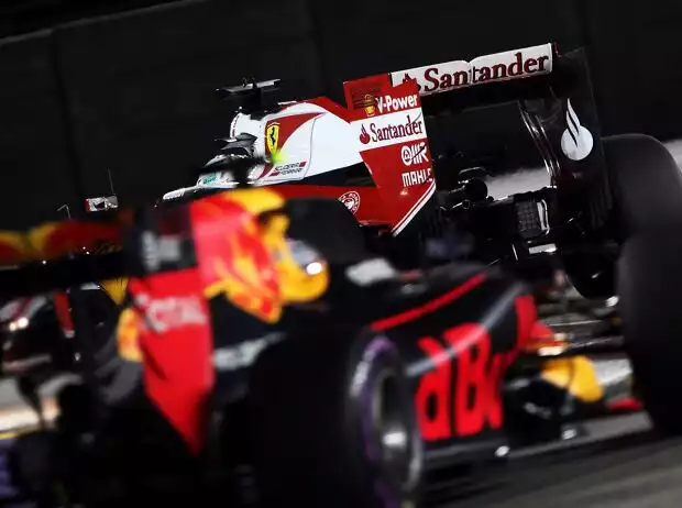 Sebastian Vettel, Daniel Ricciardo Titel-Bild zur News: Sebastian Vettel, Daniel Ricciardo