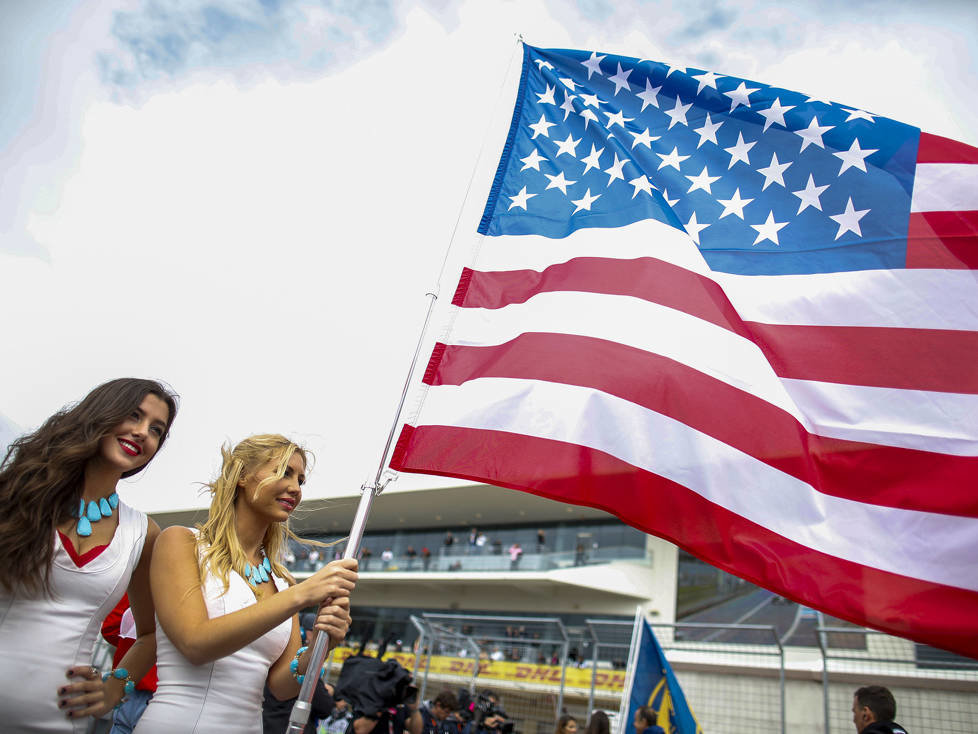 Girls mit amerikanischer Flagge
