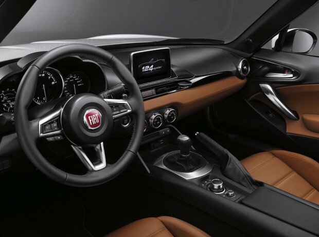 Cockpit des FIAT 124 Spider 