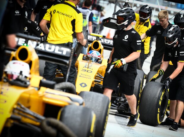 Jolyon Palmer, Kevin Magnussen Jolyon Palmer, Kevin Magnussen