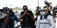 Bild zum Inhalt: Hamilton versöhnt sich mit Mercedes: Tränen lügen nicht