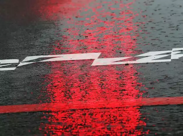 Regen in Suzuka, Japan Titel-Bild zur News: Regen in Suzuka, Japan