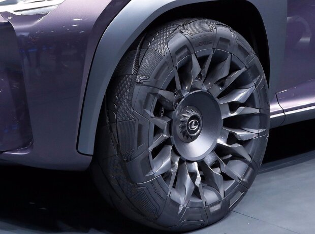 Titel-Bild zur News: Goodyear-Konzeptreifen Urban Crossover auf dem Lexus UX-Konzept