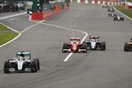 Lewis Hamilton (Mercedes), Kimi Räikkönen (Ferrari) und Sergio Perez (Force India) 