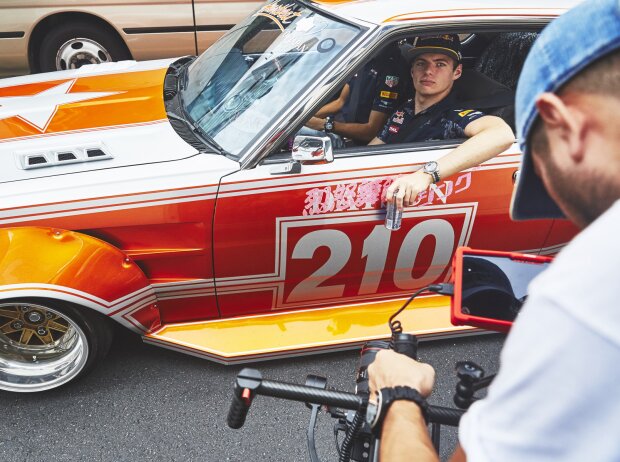 Titel-Bild zur News: Daniel Ricciardo, Max Verstappen im Low-Rider in Tokio