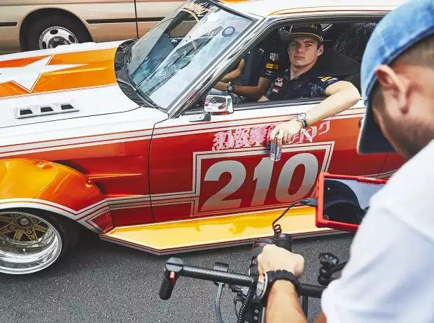 Daniel Ricciardo, Max Verstappen im Low-Rider in Tokio Titel-Bild zur News: Daniel Ricciardo, Max Verstappen im Low-Rider in Tokio