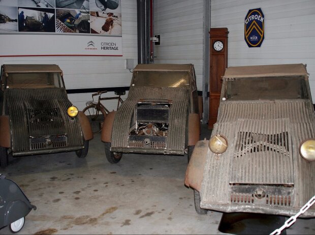 2CV-Urahnen im Conservatoire Citroën