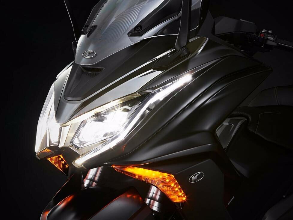 Kymco AK 550