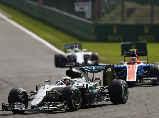 Titel-Bild zur News: Lewis Hamilton, Esteban Ocon
