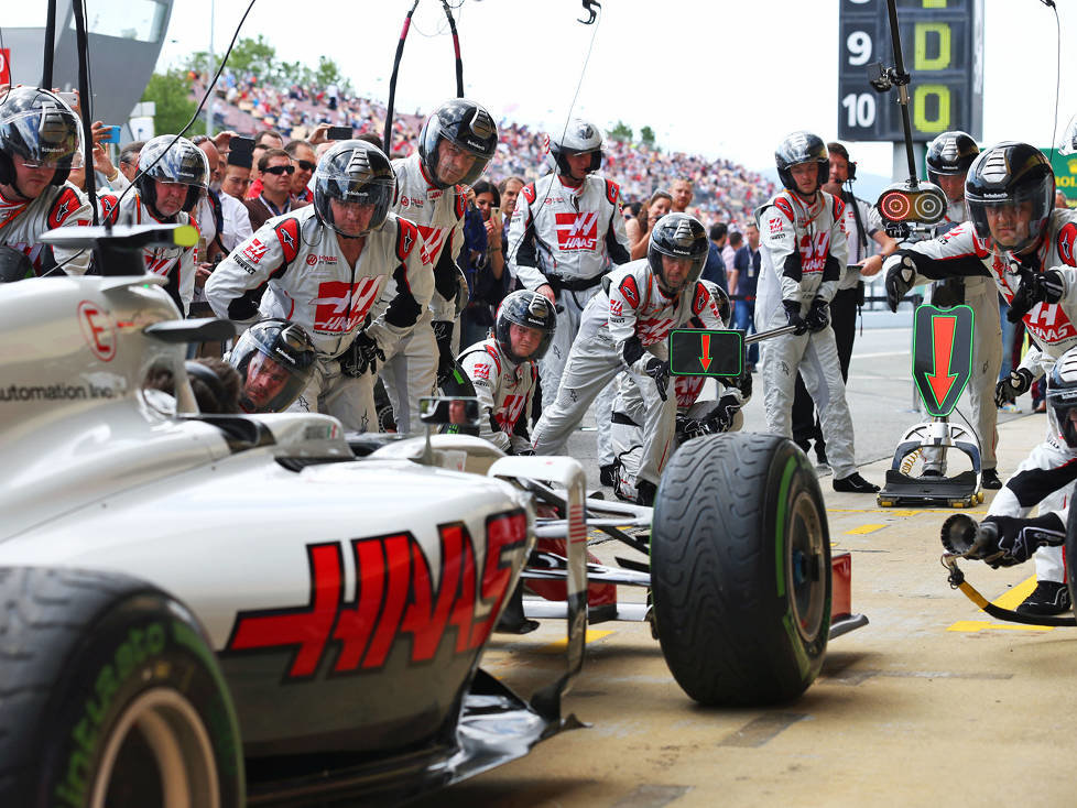Haas-Team beim Boxenstopp