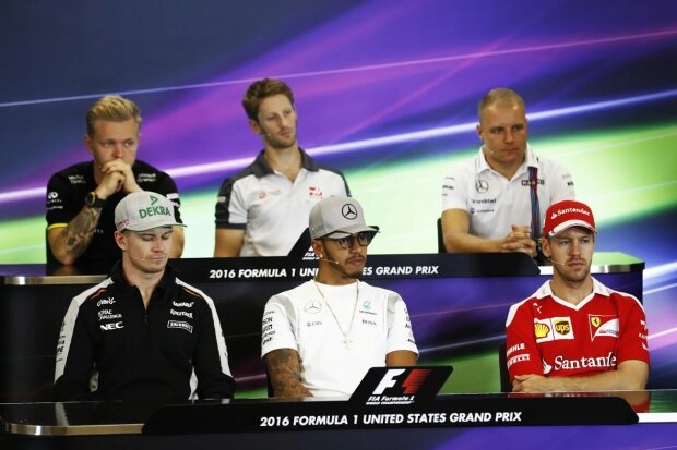 Kevin Magnussen Romain Grosjean Valtteri Bottas Nico Hülkenberg Lewis Hamilton Sebastian Vettel Force India Sahara Force India F1 Team F1Williams Williams Martini Racing F1Mercedes Mercedes AMG Petronas Formula One Team F1 ~Kevin Magnussen (Renault), Romain Grosjean (Haas), Valtteri Bottas (Williams), Nico Hülkenberg (Force India), Lewis Hamilton (Mercedes) und Sebastian Vettel (Ferrari) ~ Kevin Magnussen Romain Grosjean Valtteri Bottas Nico Hülkenberg Lewis Hamilton Sebastian Vettel Force India Sahara Force India F1 Team F1Williams Williams Martini Racing F1Mercedes Mercedes AMG Petronas Formula One Team F1 ~Kevin Magnussen (Renault), Romain Grosjean (Haas), Valtteri Bottas (Williams), Nico Hülkenberg (Force India), Lewis Hamilton (Mercedes) und Sebastian Vettel (Ferrari) ~