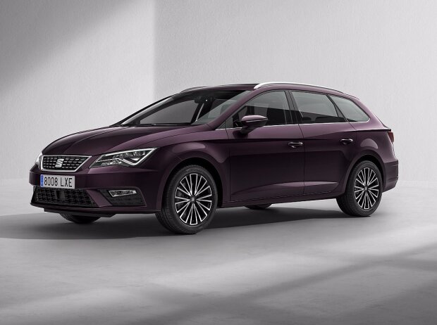 SEAT Leon ST 2017 in der Farbe Violett (Lackierung 