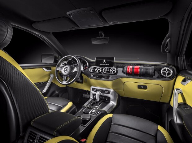 Innenraum des Mercedes-Benz X-Klasse Concept Adventurer 