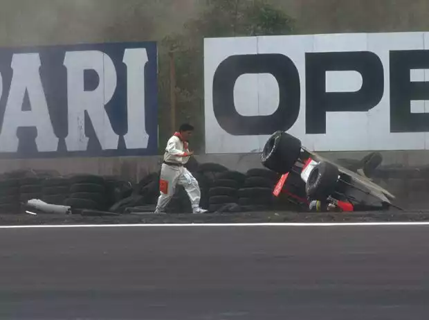 Ayrton Senna in der Peraltada-Kurve in Mexiko Titel-Bild zur News: Ayrton Senna in der Peraltada-Kurve in Mexiko