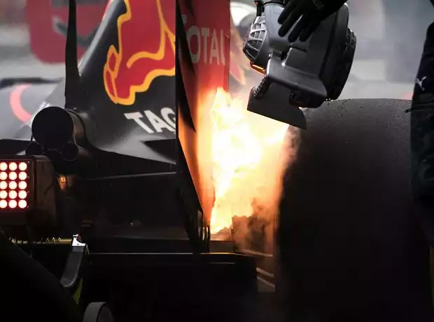 Brennende Bremse bei Max Verstappen Titel-Bild zur News: Brennende Bremse bei Max Verstappen