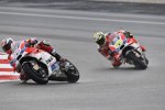 Andrea Dovizioso vor Andrea Iannone (Ducati) 